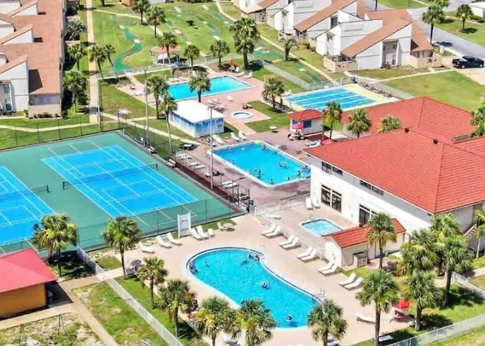 3 Bdrm Condo- 4 Pools, Hot Tub & Walk To Beach