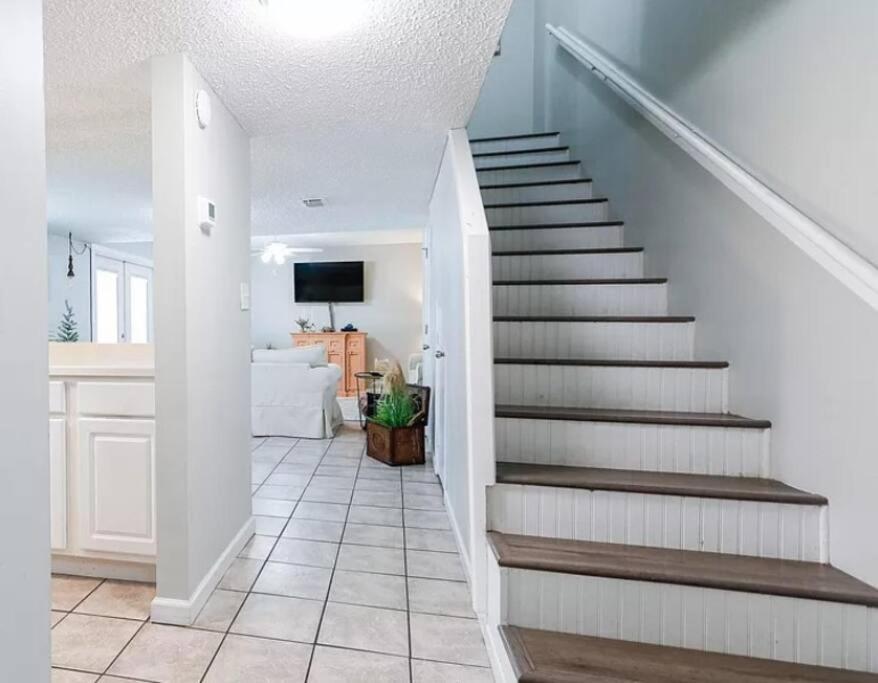 3 Bdrm Condo- 4 Pools, Hot Tub & Walk To * Panama City Beach