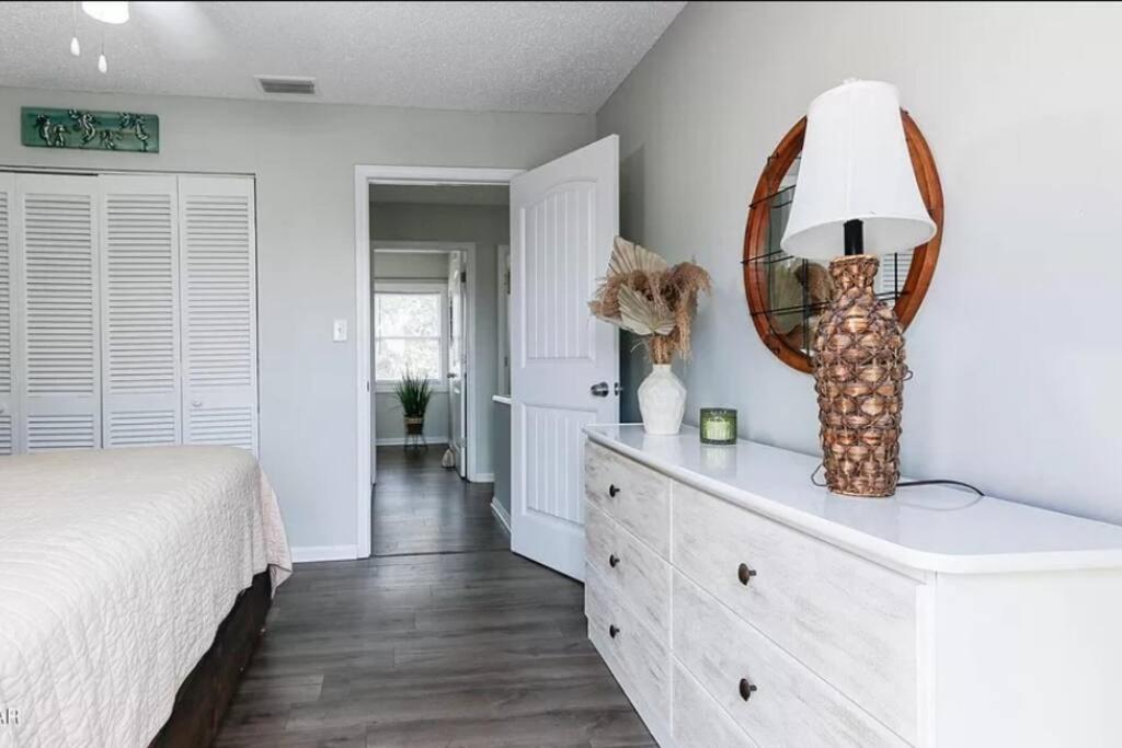 Apartment 3 Bdrm Condo- 4 Pools, Hot Tub & Walk To Panama City Beach