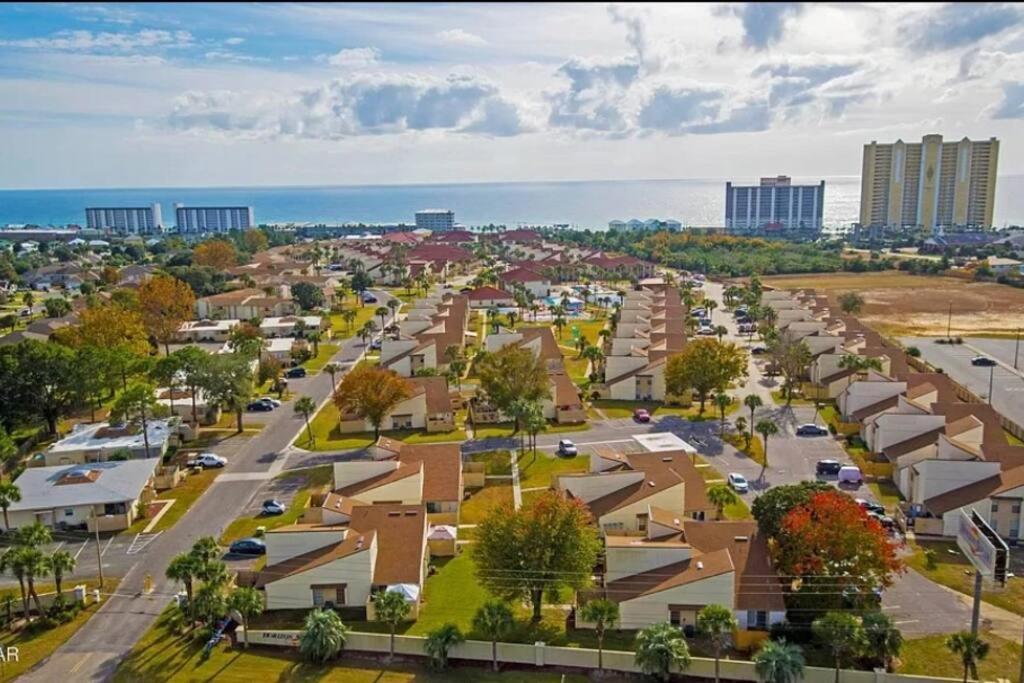 3 Bdrm Condo- 4 Pools, Hot Tub & Walk To Apartment