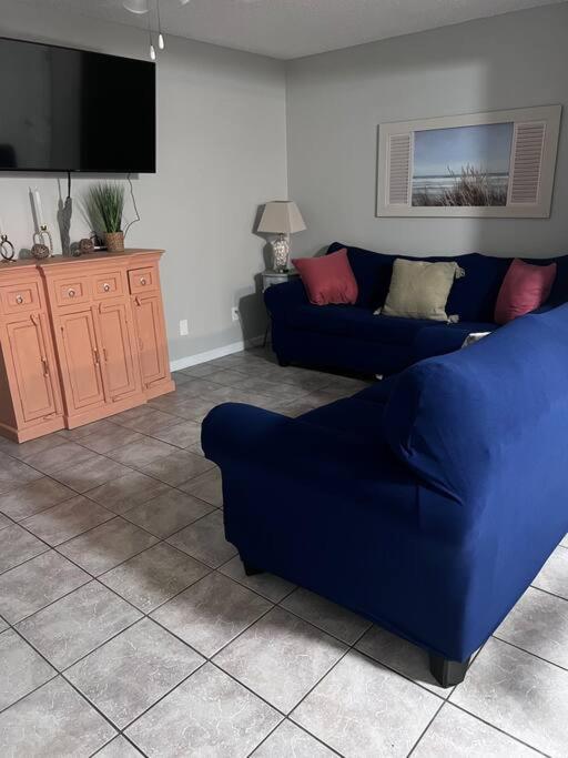 Apartment 3 Bdrm Condo- 4 Pools, Hot Tub & Walk To Panama City Beach