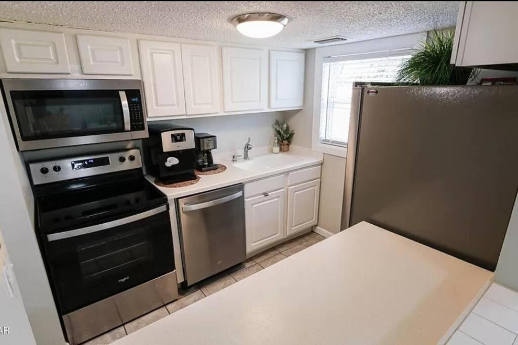 Apartment 3 Bdrm Condo- 4 Pools, Hot Tub & Walk To *
