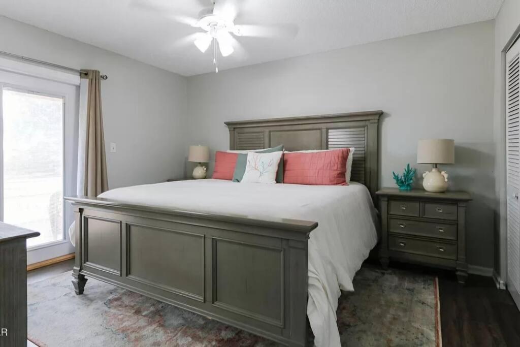 Apartment 3 Bdrm Condo- 4 Pools, Hot Tub & Walk To *