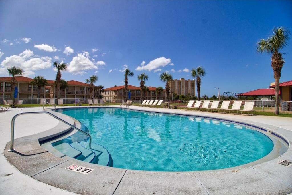 Apartment 3 Bdrm Condo- 4 Pools, Hot Tub & Walk To