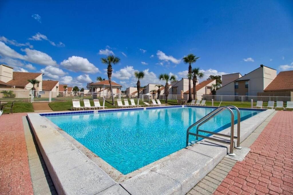 3 Bdrm Condo- 4 Pools, Hot Tub & Walk To * Panama City Beach