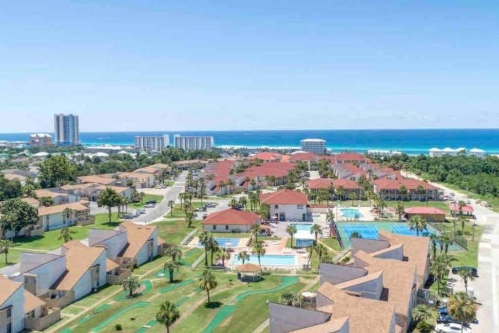 Apartment 3 Bdrm Condo- 4 Pools, Hot Tub & Walk To